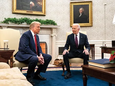 Președintele american, Joe Biden, și președintele ales al SUA, Donald Trump, în timpul unei întâlniri în Biroul Oval al Casei Albe din Washington - Foto: Profimedia Images