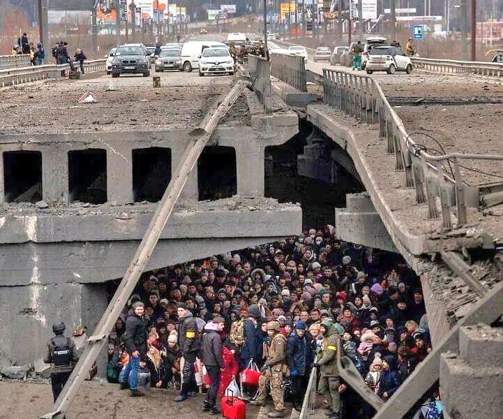 FOTO Imaginile cu ucrainenii care încearcă să supraviețuiască războiului considerate „sfâșietoare”  / ArmedForcesUk