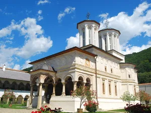 Trei pelerini şi două măicuţe de la Mânăstirea Hurezi, la spital de la o mâncare de ciuperci. / Foto: flickr.com