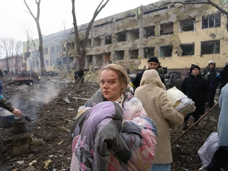 Cum motivează rușii bombardarea maternității din Mariupol: Acolo au adus soldați în poziție de luptă/FOTO: Twitter