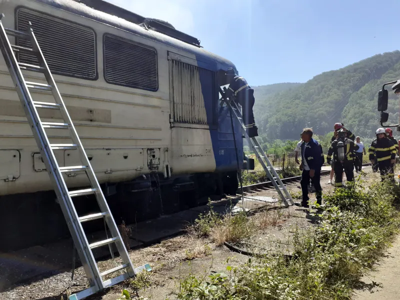 VIDEO 70 de persoane s-au autoevacuat dintr-un tren în flăcări/ foto: Vocea Vâlcii