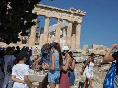 Testare obligatorie în Grecia pentru personalul nevaccinat din turism/Foto: euronews