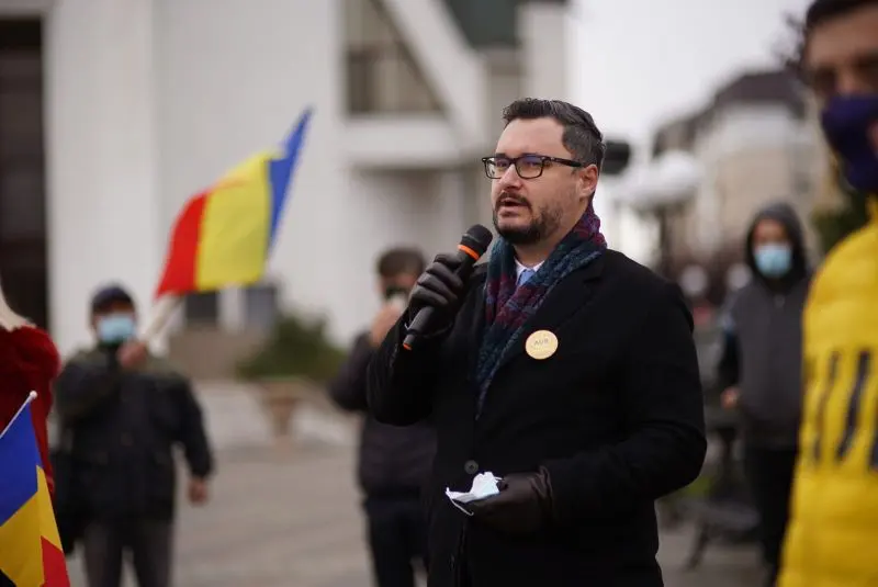 Deputat AUR care militează împotriva COVID se apără în Parlament invocând că are COVID. Foto Facebook