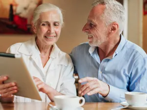 Pensie cu 400 lei mai mare în aprilie. În ce zile se face viramentul banilor în contul pensionarilor Foto: Freepik (fotografie cu caracter ilustrativ)