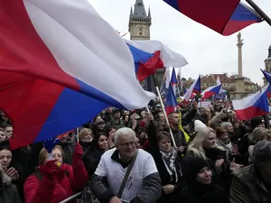 Mii de cehi au protestat împotriva restricțiilor anti-COVID/FOTO: Euronews.com