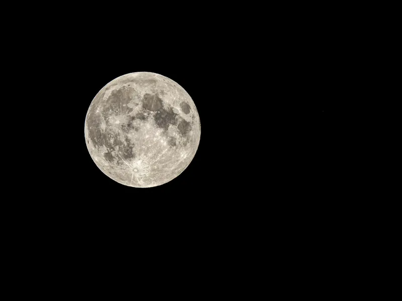 Pământul și Luna se află la aceeași distanță de Soare. De ce sunt diferențe colosale de temperatură foto: Freepik (fotografie cu caracter ilustrativ)