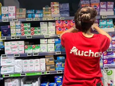 Diferențe de salarii între angajații Auchan din românia și angajații Auchan din Franța Foto: Profimedia Images (imagine cu rol ilustrativ)