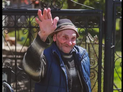 Moșu Loghin, veteran de război care a împlinit vârsta de 102 ani de 1 Mai - Foto: Facebook/ Petruța Pop