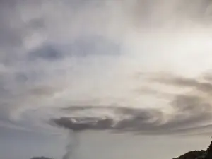 Fenomen bizar după erupția vulcanului din La Palma. Pe cer au apărut nori circulari/FOTO: Twitter/AEMET_Izaña