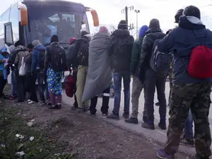 Autoritățile austriece au întocmit acest raport pe baza interogării migranților și a traficanților arestați,