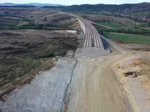 Cum lucrează Umbrărescu pe Autostrada A3 Zimbor - Poarta Sălajului. Întârziere de 3 ani? - Foto: Facebook/Asociația Pro Infrastructură