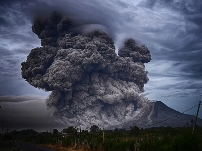 Vulcanul din La Palma a erupt din nou, expulzând fum gros și râuri de lavă/FOTO: Unsplash