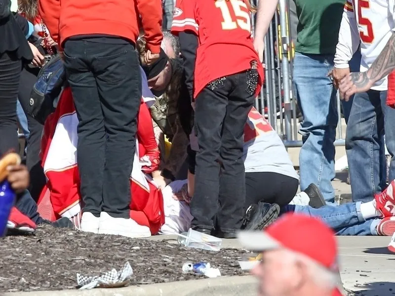 Sunt până la 10 răniți, într-un schimb de focuri de armă, în apropierea paradei Super Bowl - Foto: Profimedia Images