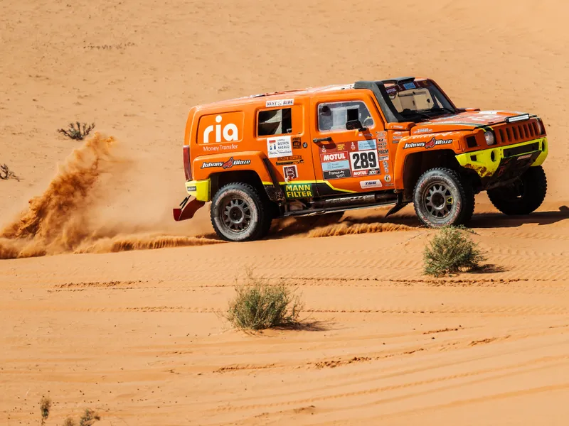 Cele două echipaje auto românești din Dakar 2022 se află pe cele mai bune poziții de până acum. / Foto: Transilvania Rally Ria Team