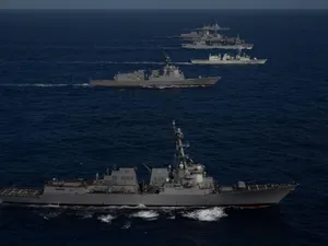 VIDEO Distrugătorul australian HMAS Sydney trage cu rachete ghidate ESSM la Pacific Dagon - FOTO: Profimedia