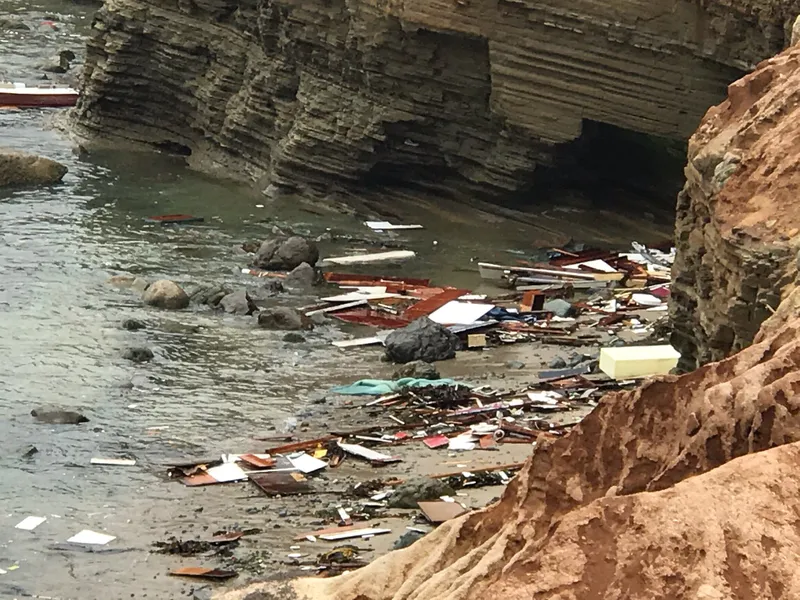 O ambarcațiune supraaglomerată cu imigranți s-a scufundat în California. / Foto: Twitter / @SDLifeguards