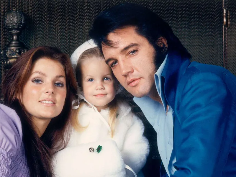 Lisa, alături de Elvis și mama sa - Foto: People