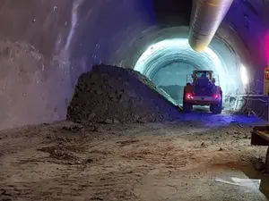 Cum merg lucrările la primele 2 tuneluri de autostradă din România, de pe A1 Sibiu - Pitești - Foto: captură video