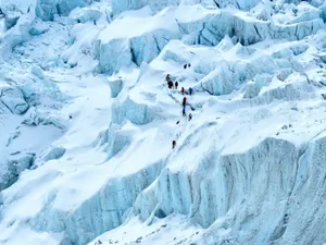 Doi alpinişti străini, un american şi un elveţian, au murit pe Muntele Everest. / Foto: bangkokpost.com