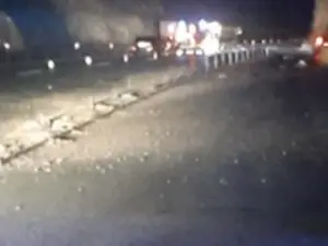 Autocarul a ars în întregime. FOTO: Captură video