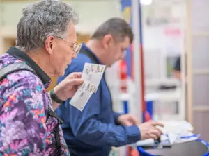 În ce județe s-a oprit distribuirea deciziei cu pensia recalculată? Care sunt motivele? foto: Facebook/ Poșta Română (fotografie cu caracter ilustrativ)