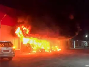 Cel puțin 18 morți în violențe și un incendiu într-un club de noapte din Papua de Vest/FOTO: ingaporenewslive.com