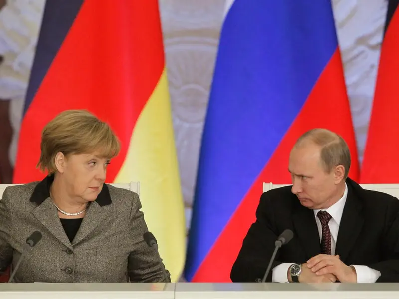 Vladimir Putin şi Angela Merkel au discutat despre o posibilă "producţie comună de vaccinuri"/FOTO: Reuters