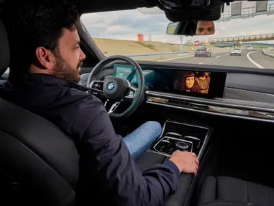 Un nou pas către condusul autonom. Care e prima mașină care combină Nivel 2 şi Nivel 3 - Foto: BMW