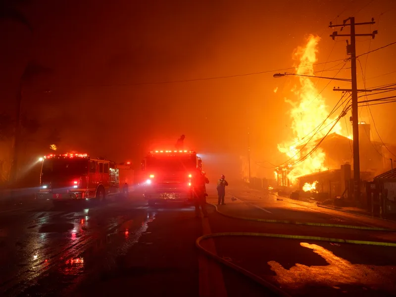 S-a dezlănțuit iadul în Los Angeles. 30.000 de oameni trebuie să evacueze. 10.000 de case, distruse - Foto: Profimedia Images