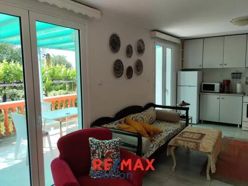 E mai ieftin să stai în chirie în Halkidiki, aproape de mare, decât într-un apartament în București - Foto: remax.gr