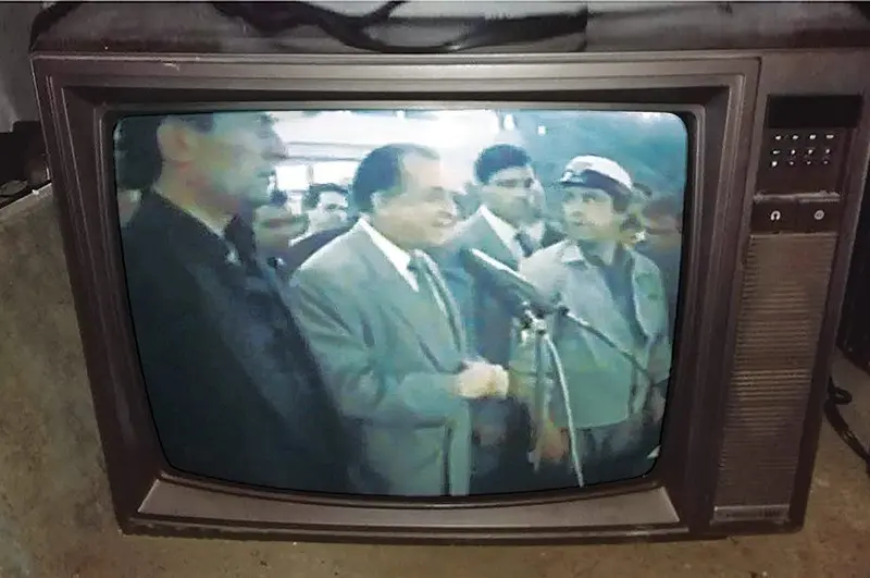 CINISM Pe 15 iunie 1990, Ion Iliescu le mulțumește, la Romexpo, minerilor care înecaseră Bucureștiul în sânge