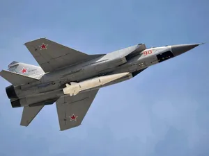 MiG-31K înarmat cu o rachetă Kinjal. - Foto: Profimedia Images