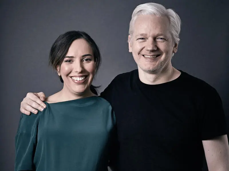 Fondatorul WikiLeaks, Julian Assange, care este încarcerat în închisoarea de înaltă securitate Belmarsh, în apropiere de Londra, se va căsători cu avocata sa, Stella Moris. / Foto: theguardian.com