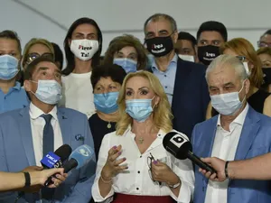 Iordănescu lângă Firea/FOTO: hotnews.ro