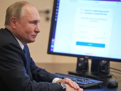 Preşedintele Vladimir Putin nu a putut să meargă la urne, a votat online. / Foto: tass.com