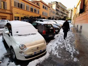 Românii contestă obligația de a-și înmatricula mașinile în Italia. Foto Getty Images