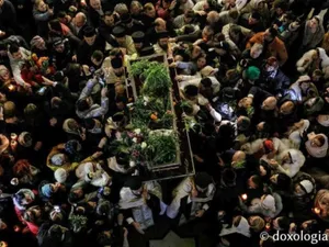 Procesiunea scoaterii moaștelor Sfintei Parascheva de la Iași Foto: doxologia.ro