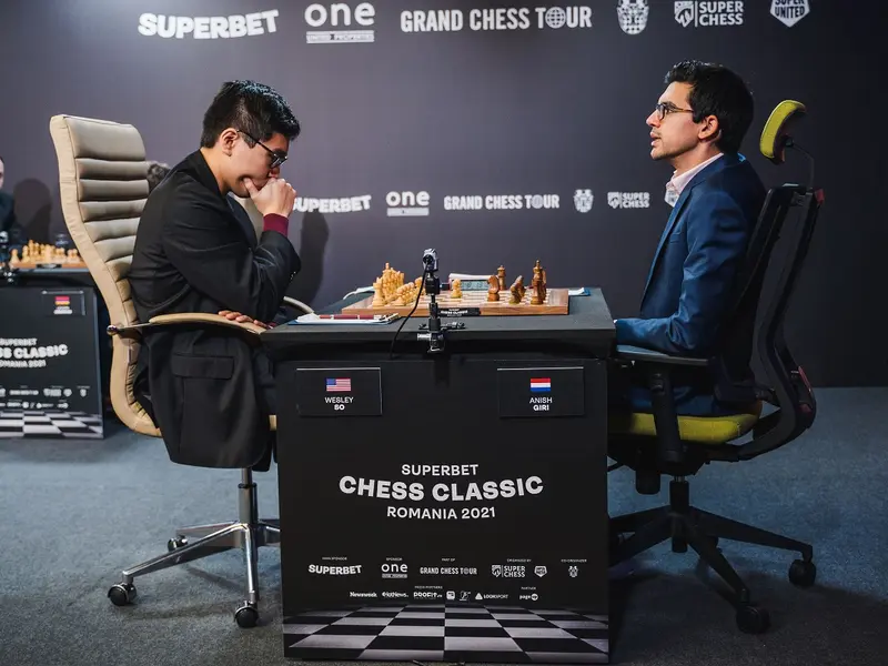 Doi jucători s-au detașat în Runda a VI-a a turneului Superbet Chess Classic 2021