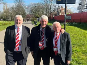 Legendele lui Liverpool, David Johnson, Terry McDermott și Roy Evans. / Foto: Profimedia