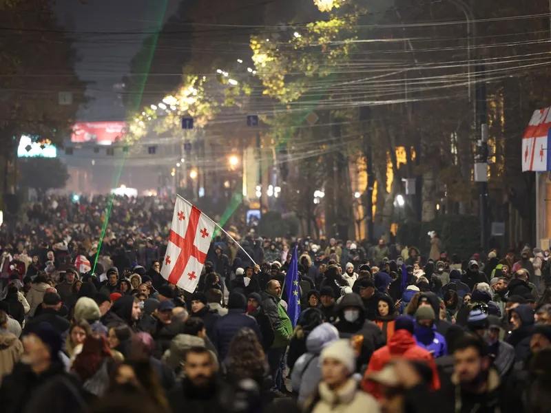 12 nopți consecutive de proteste în Georgia. Mii de georgieni pro-UE, în fața Parlamentului - Foto: Profimedia Images