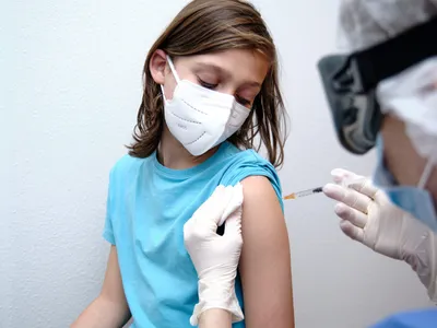 114.000 de doze de vaccin anti-COVID Pfizer pentru copiii între 5 şi 11 ani sosesc marţi în România. / Foto: fortune.com