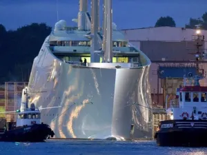 Oligarhul Andrei Melnicenko a rămas fără iahtul SY A, de 578 de mil. $. I l-au confiscat italienii. / Foto: yachtsinternational.com