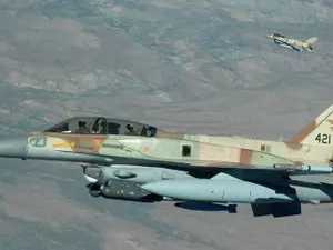 Avioane israeliene au bombardat, din nou, portul Latakia din Siria/foto: ynet