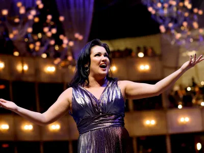 După ce a pierdut mai multe spectacole, soprana rusă Anna Netrebko se dezice de Vladimir Putin. / Foto: nbcnews.com