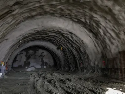 963.000.000 € costă noul tunel de cale ferată de 10 kilometri, pe sub Carpaţi. Unde este acesta - Foto: INQUAM PHOTOS/George Călin (imagine cu caracter ilustrativ)