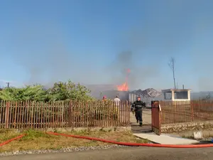 Incendiu masiv în Maramureș. Au intervenit peste 300 de pompieri. Ce s-a întâmplat? - Foto: ISU Maramureș