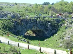 Podul natural din România care ar fi fost creat de Dumnezeu. De ce e în top trei poduri din lume? - Foto: FAcebook