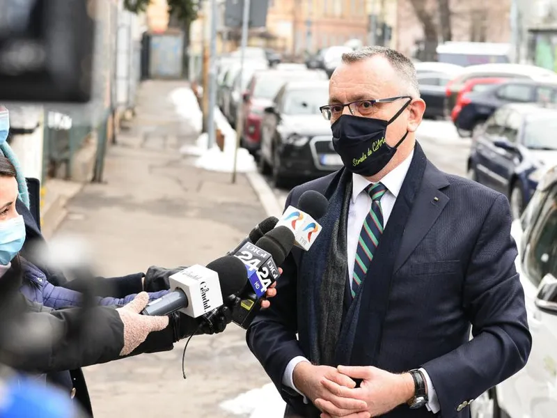 Sorin Cîmpeanu promite achitarea datoriilor către profesori. FOTO: Facebook