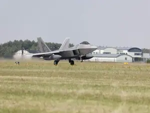 F-22 Raptor, în Polonia în cadrul „scutului aerian”/foto: twitter-baltic security