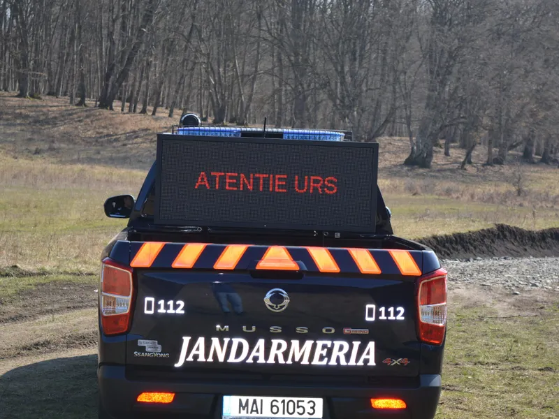 Jandarmeria s-a dotat cu 51 de pick-up-uri. Girofarul, goarna și troliul au dublat prețul - Foto: jandarmeriabistrita.ro